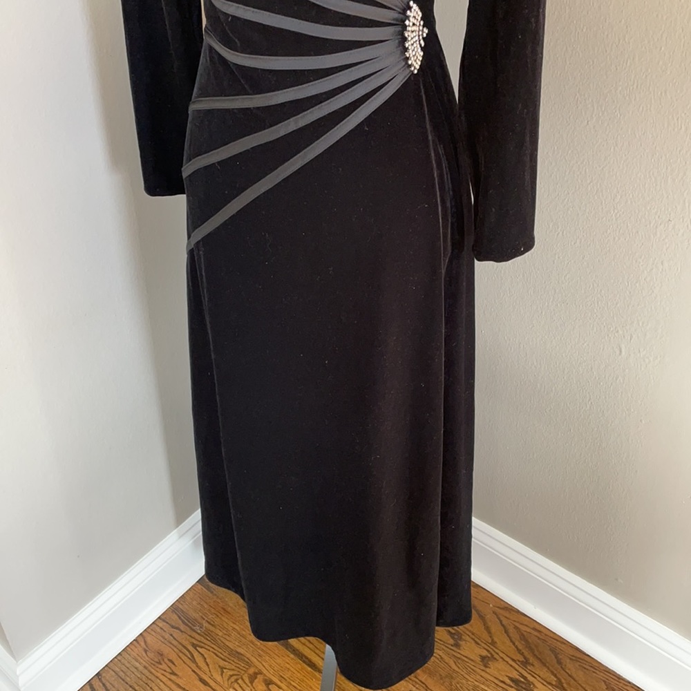Vintage velvet dress with crystals - Picture 3 of 7